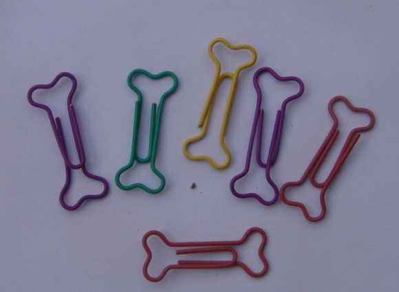 Wholesale Bone shaped paper clip ,vinyl coated ,assorted colors from china suppliers