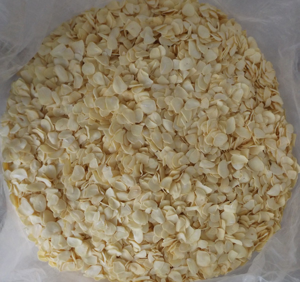 Wholesale Dehydrated garlic slices1.8-2.0mm 2017new crops,naural color,best grade from china suppliers