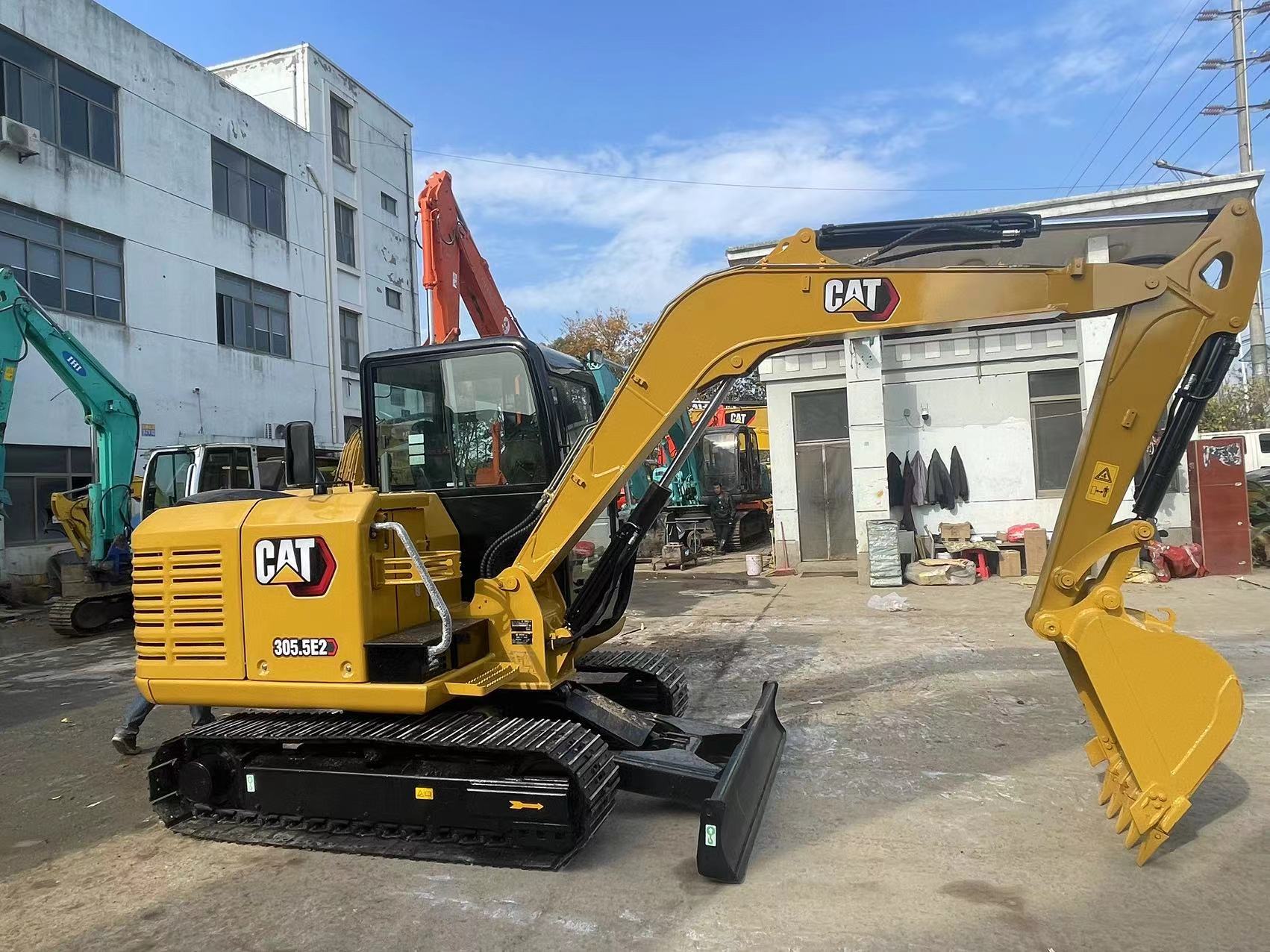 Cat 305.5 Mini Excavator Mini Digger with Flexible Design