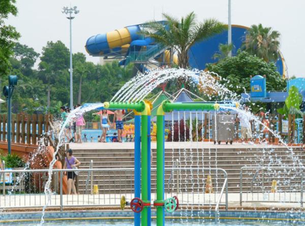 Steel Columns Kids Splash Water Playground , Garden Play Equipment For Kids 3m