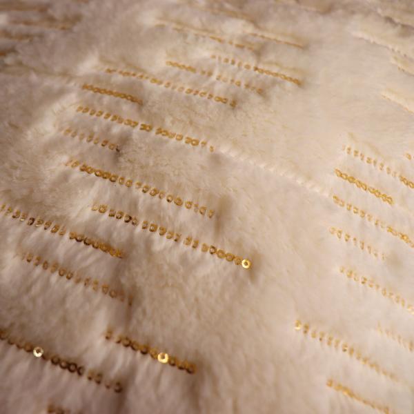Stylish Faux Fur Throw Blanket Nondisposable Luxury Embroidered Minky Throw