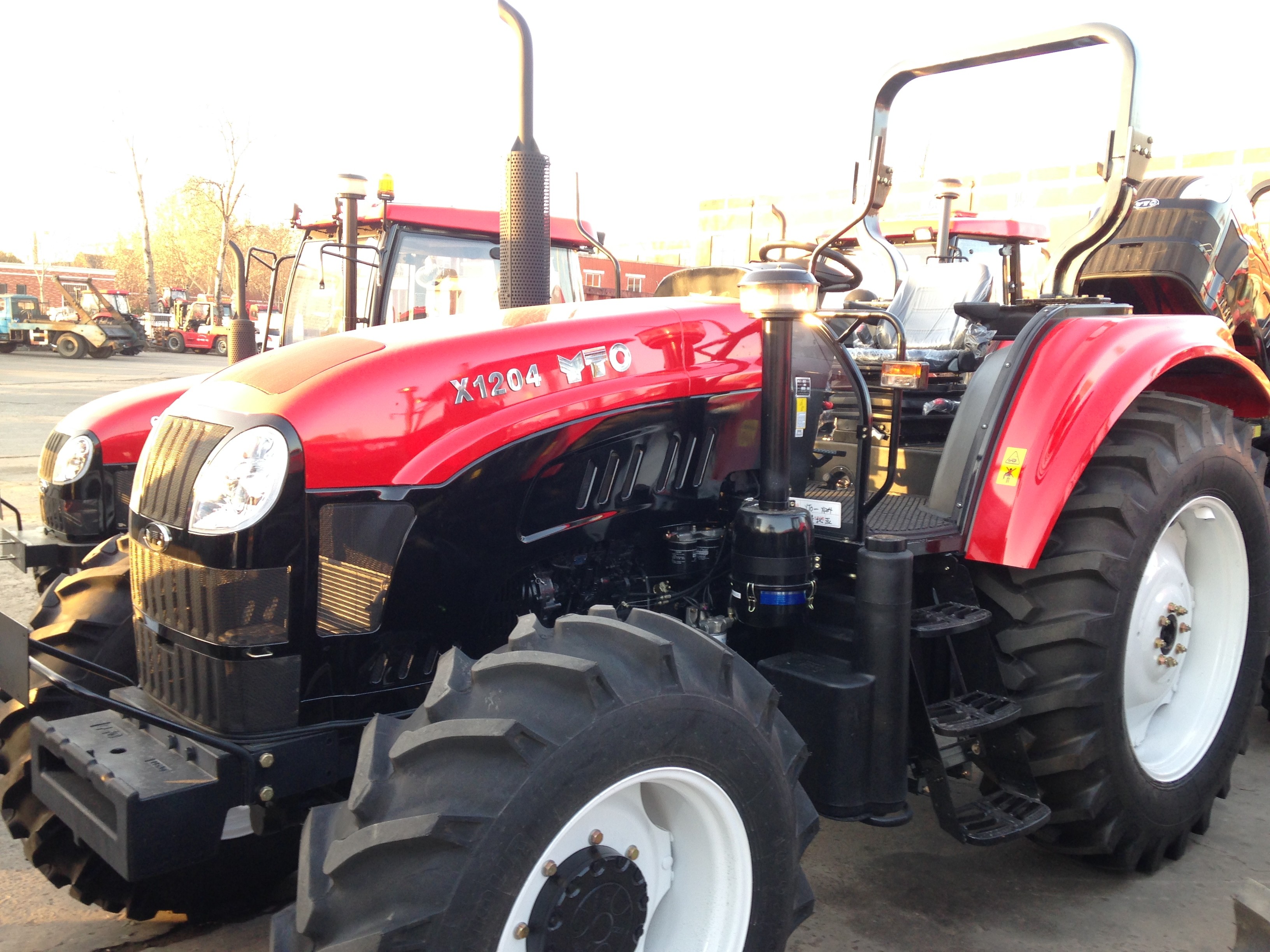 2300r/Min 120hp Tractor YTO X1204 With 4 Wheel Drive