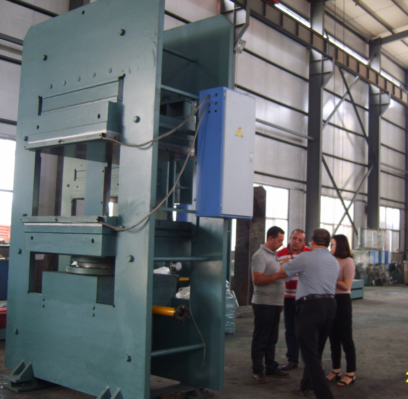 1500*1500*1 Jaw Type Vulcanizing Press Hot Press Machine for High Precision