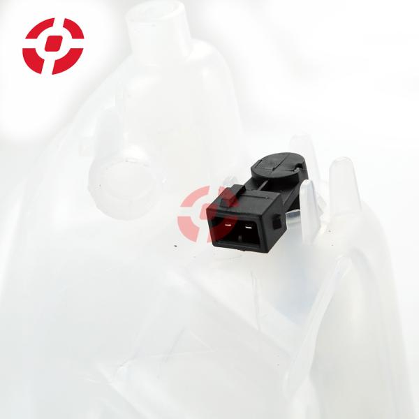 C2D36671 Auto Cooling Systems Engine Radiator Cooling Pot Coolant Expansion Tanks
