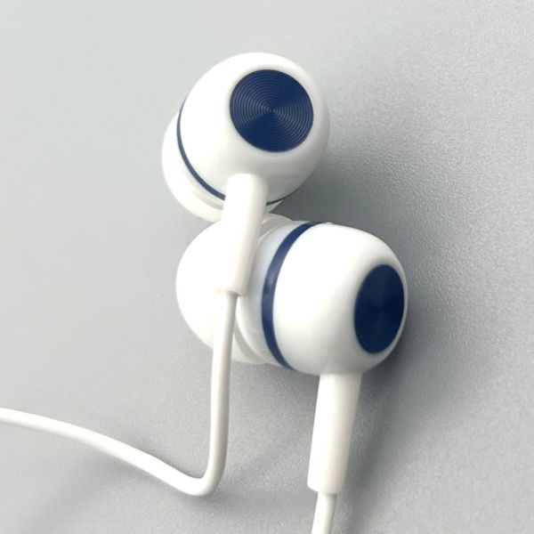 Customized Color Wired 3.5mm Plug Headset Super Bass Earbuds In-ear Headphone Made by with Plastic Material