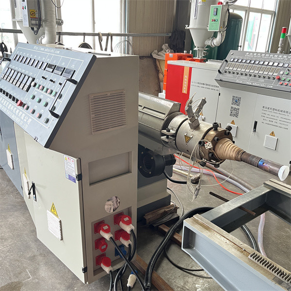 Reliable Spiral Pipe Extrusion Line Perforated Bellows Machine For Drain Pipe