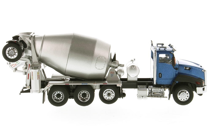 CT660 McNeilus Concrete Mixer Truck 1/50 Scale Diecast Model CAT Collection