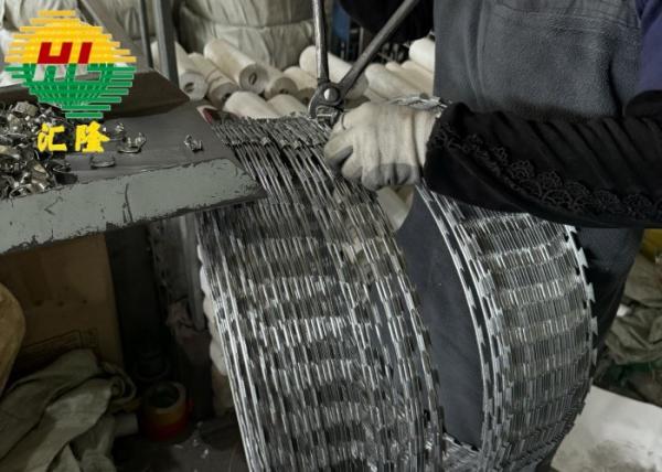Ukraine Safety Concertina Barbed Wire with BTO-10 BTO-18 BTO-16 BTO-22 BTO-30