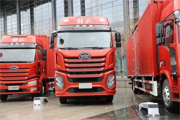 Jiefang Medium Truck Sunroof Air Conditioning 12-Speed 510 HP 8X4 9.4m LNG Fence