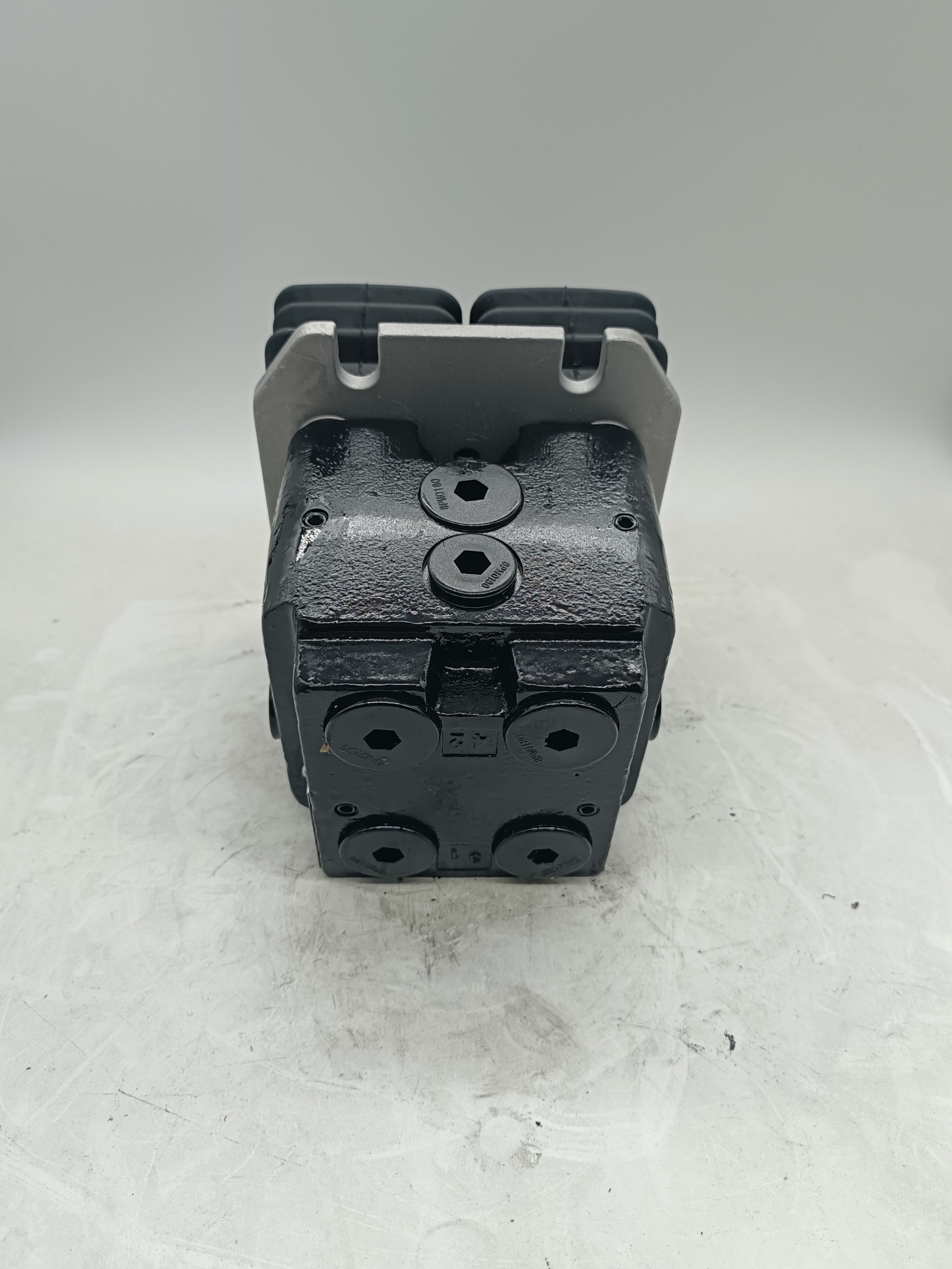 SK200-8 Foot Pilot Valve Assembly YN30V00105F2 Construction Equipment Parts