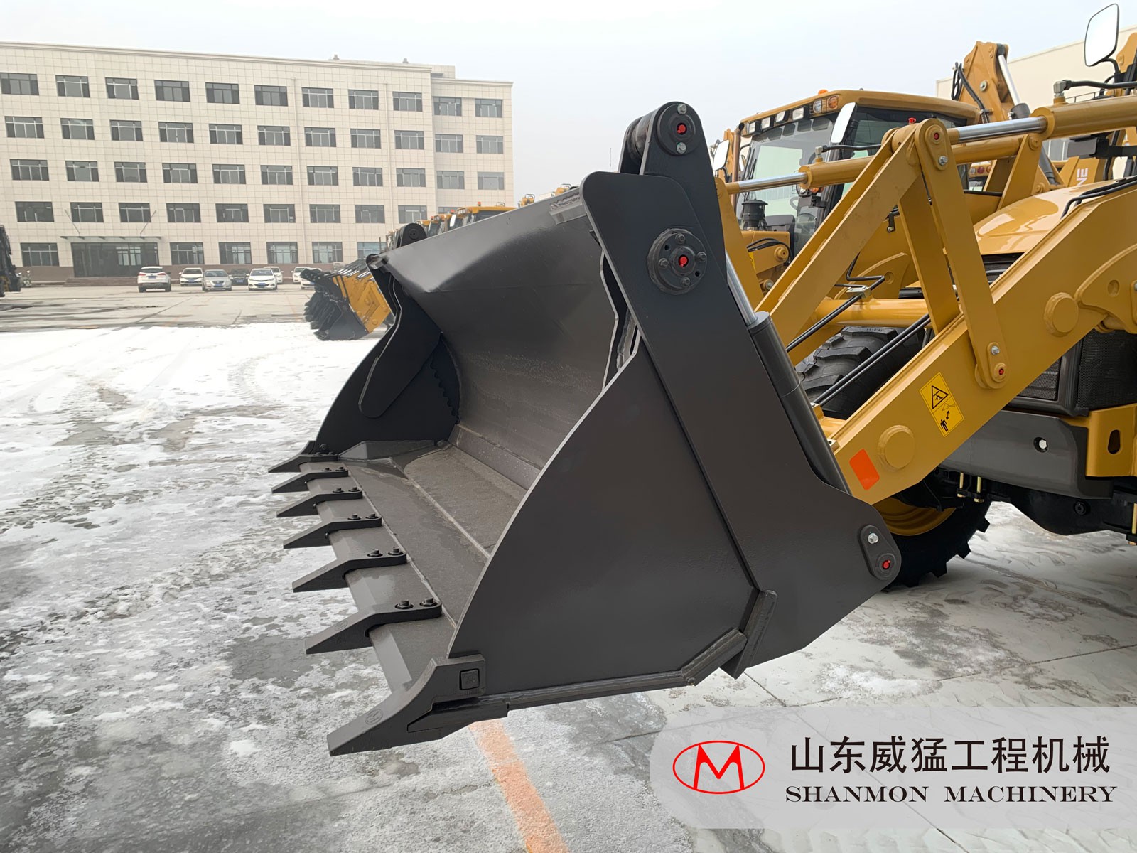 4-in1-bucket-01