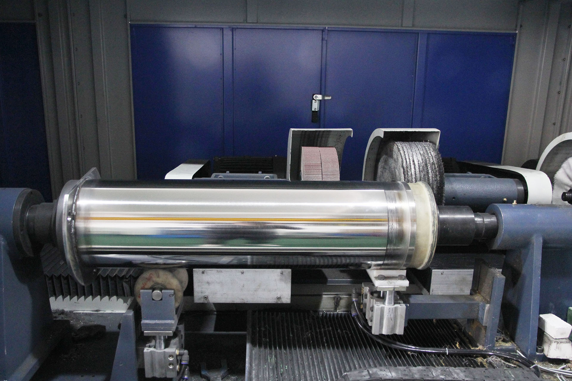 Tank outside polishing buffing machine stainless steel tank shell polishing machine