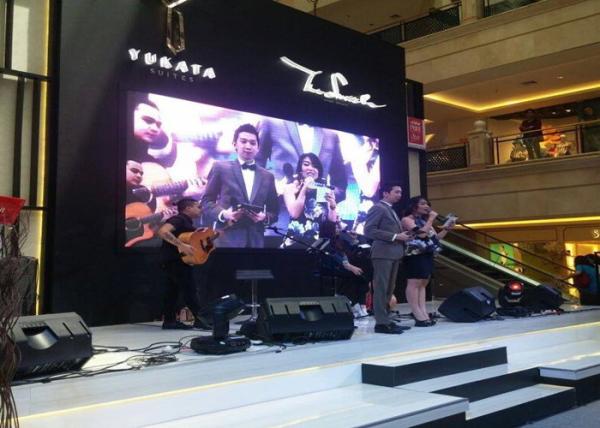 Full Color Mobile Led Video Wall Hire / Led Video Curtain Rental For Conference