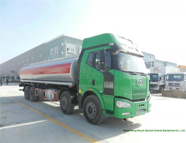 Quality FAW J6 Fuel Transport Trucks For Crude Oil / Lubricating Oi Delivery 28000L -30000L for sale