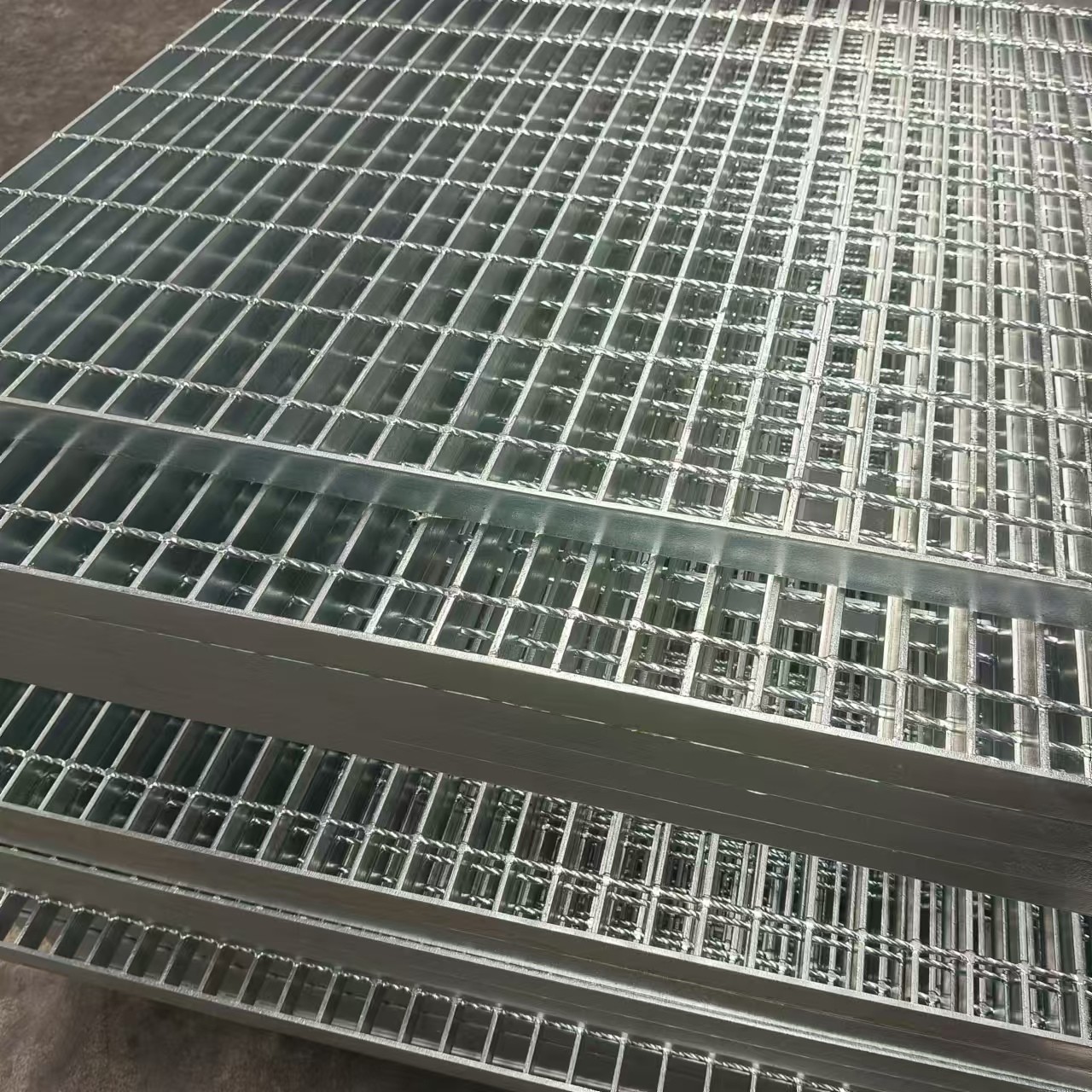 Industrial Steel Grating for Drainage Ditch Cover with High Bearing Bar Pitch Options