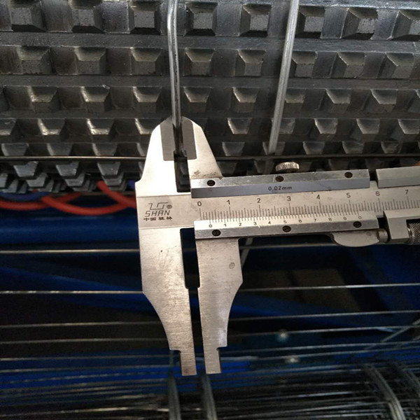 BI Wire Iron Net Making Machine , Anticracking Coil Straightening Wire Mesh Welder