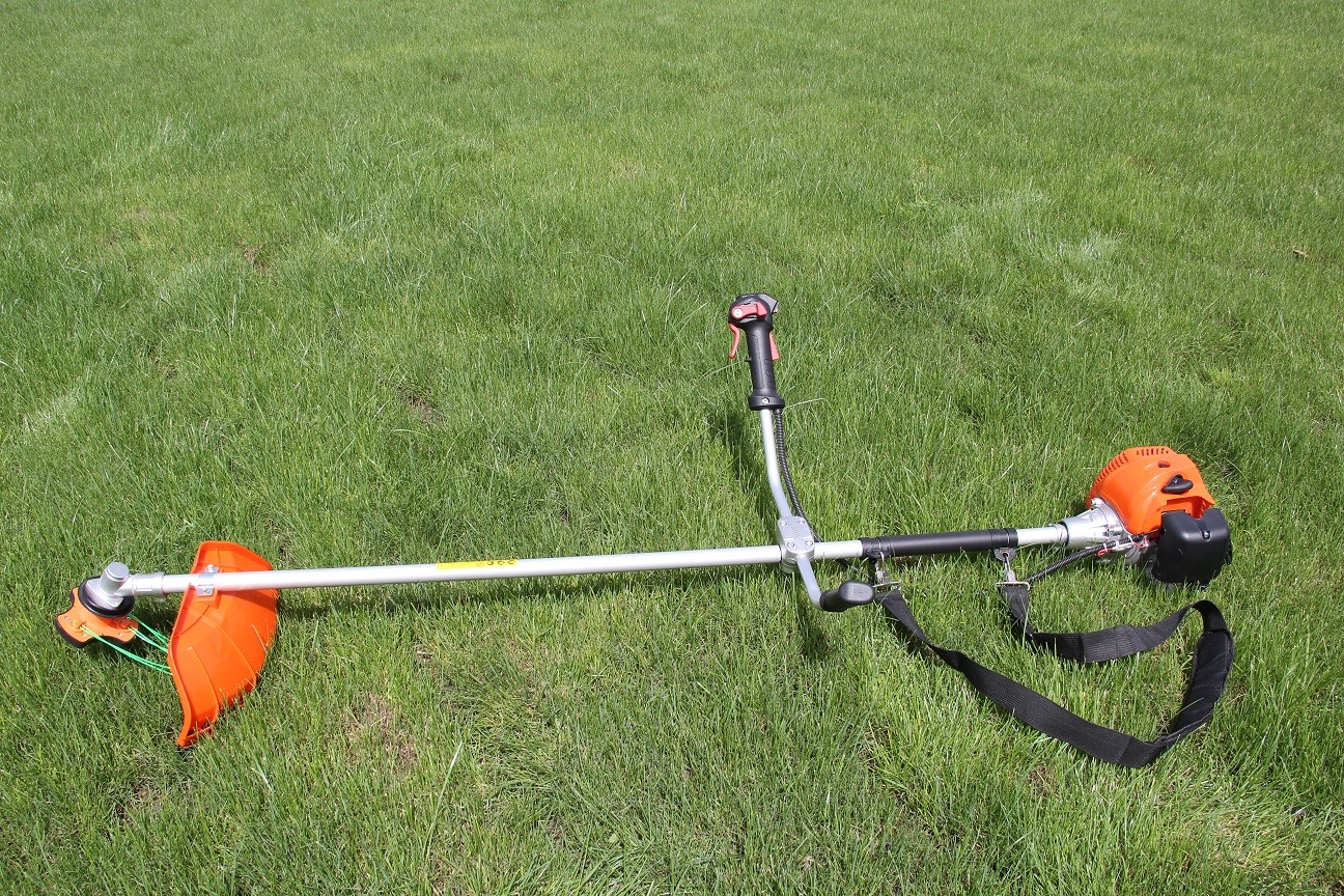 T.C.I Gasoline Brush Cutter 1HP 800W Nylon Blade Grass Cutter