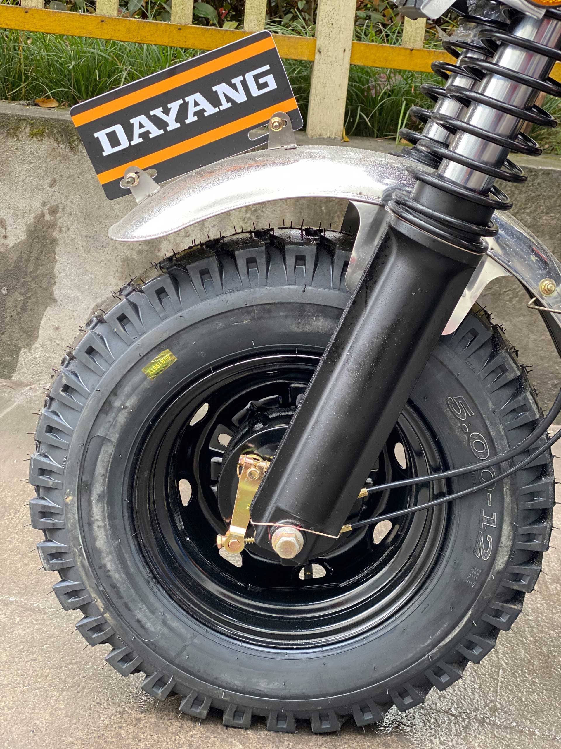 DAYANG 200cc Gas Tricycle with 5.0 Inch Wheels and Durable Lifan Engine in Cameroon