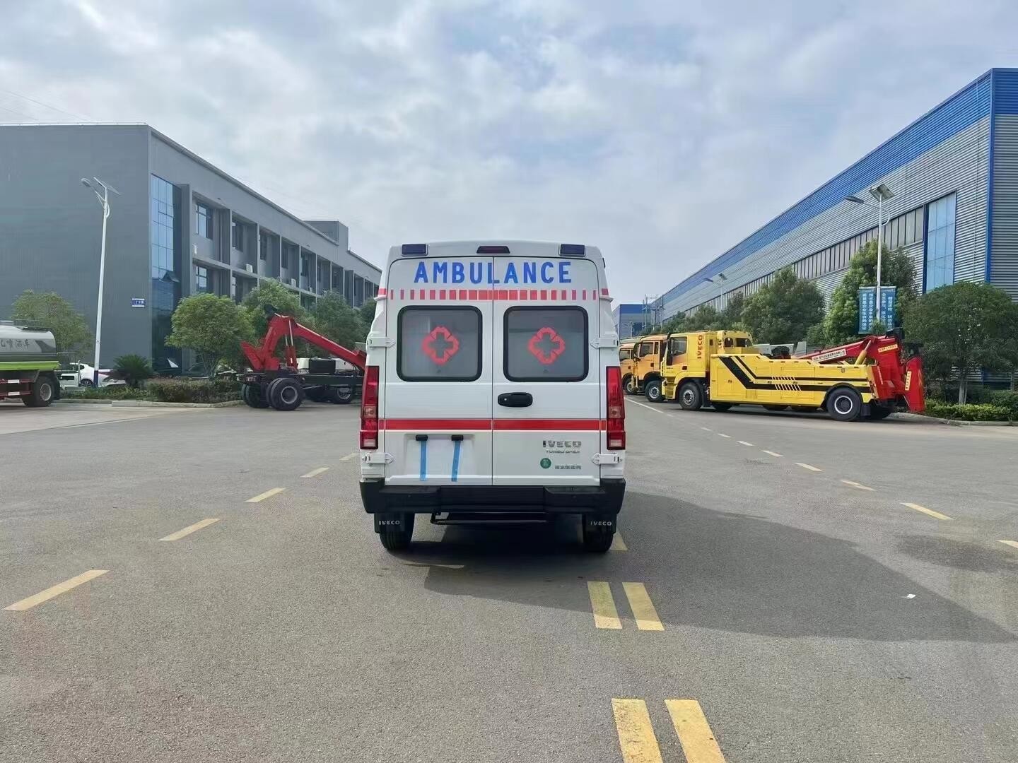 LHD/RHD Ambulances 4x2/4x4 Drive Type Bulk Ship Transport Package Ambulance For Sale