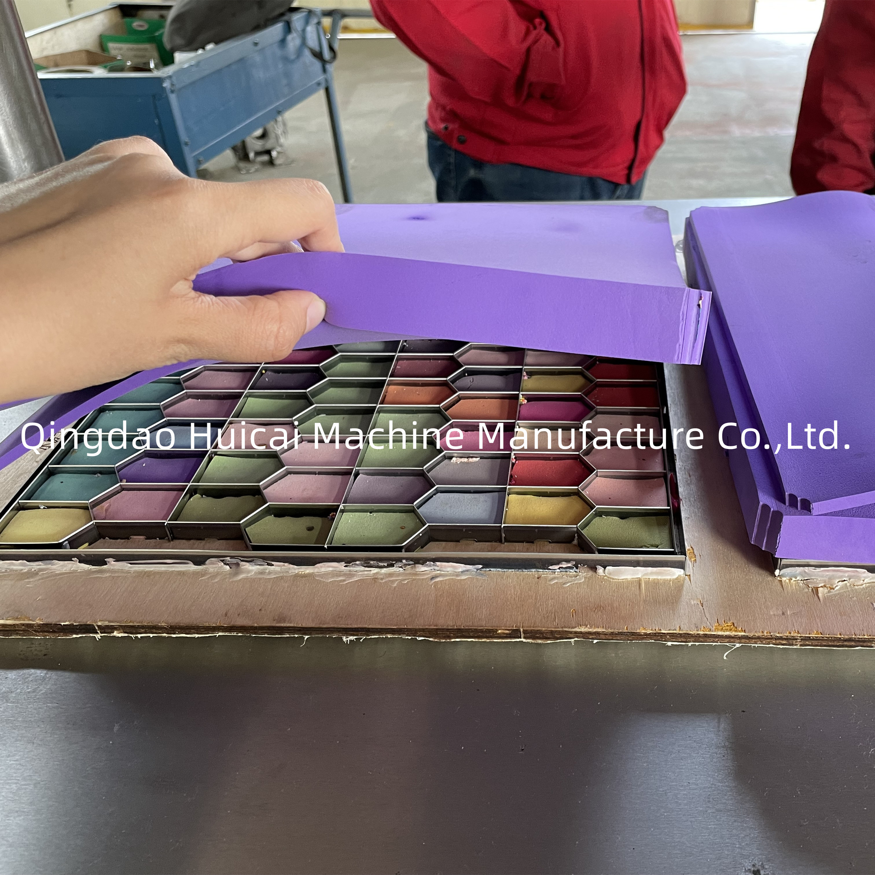 1000 KG Weight Hydraulic Powder Puff Press Machine for Beauty Product Manufacturing