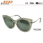 Fashion sunglasses made of plastic frame with metal temple, suitable for men and