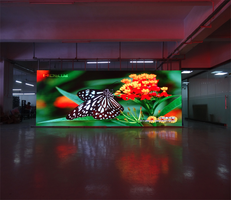 SMD P4 Outdoor Led Screen , Big Viewing Led Video Panel White LED Lamp Type