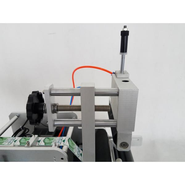 Pneumatic Packaging Labeling Machine Semi Automatic For Round Bottle