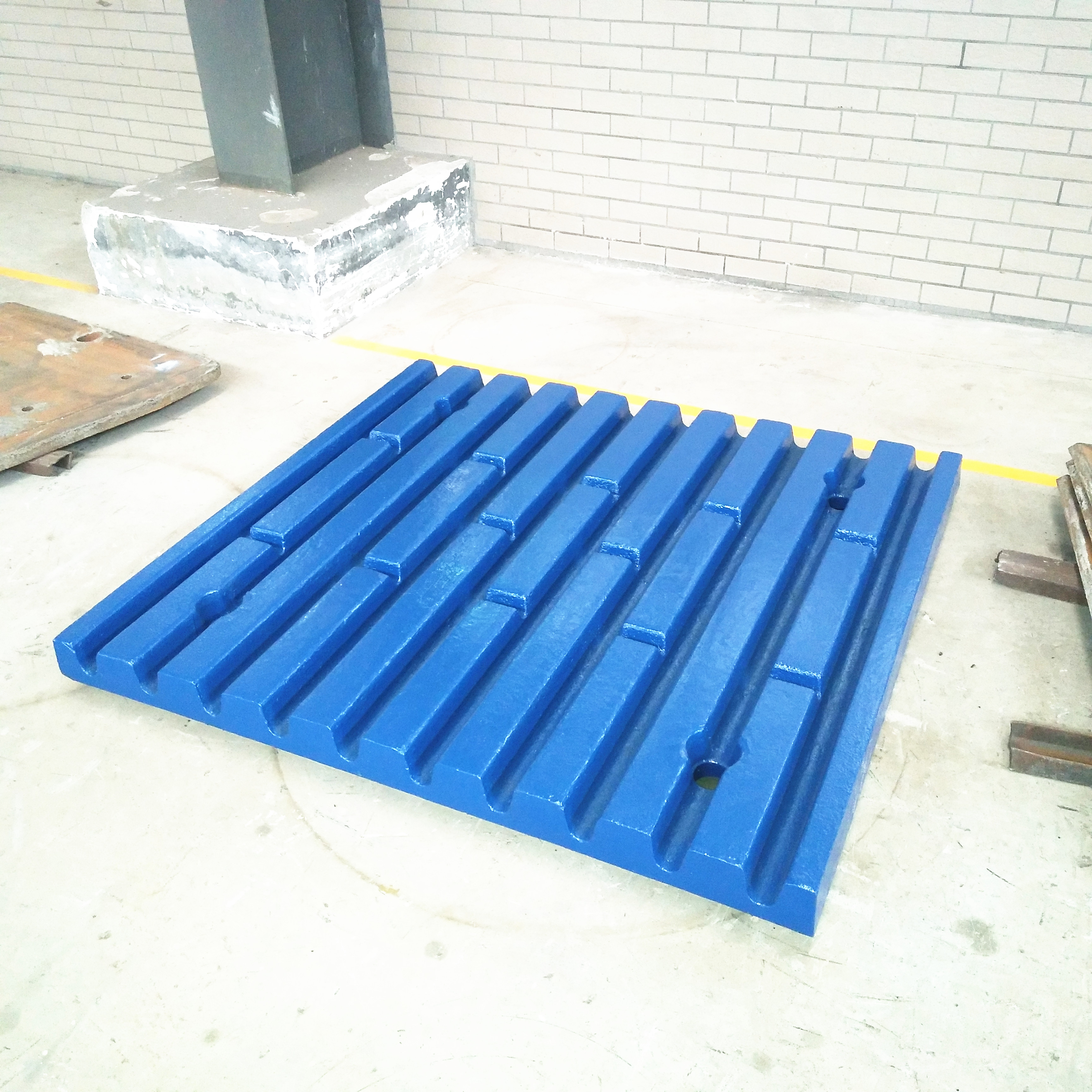 Mining wear parts crusher jaw plate measurements 
