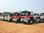 HOWO Automatic Tractor Truck 40 - 80 Tons Payload Capacity HW76 Cab