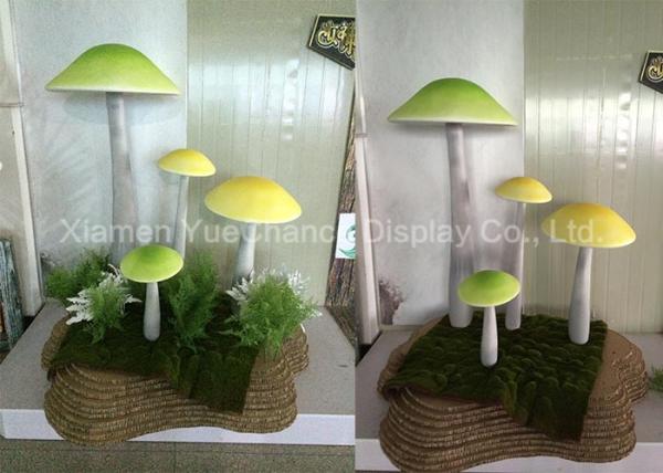 Bespoke Size Fiberglass Mushrooms Statues , Giant Fiberglass Statues Easy