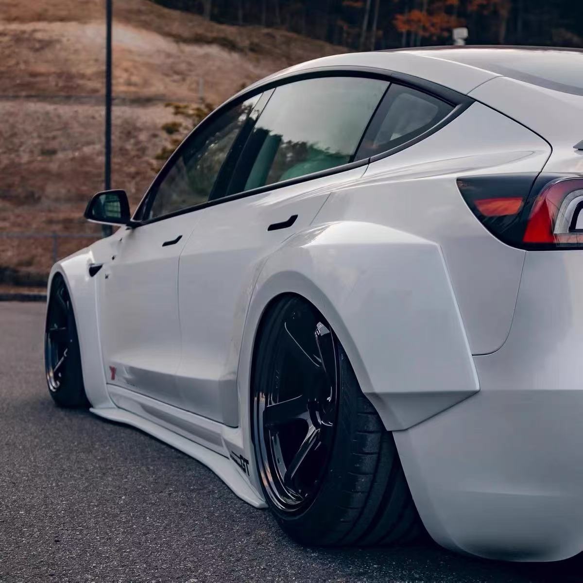2020- Tesla Body Kit Resin Fiber LB Style Tesla Model 3 Spoiler Front Lip Diffuser