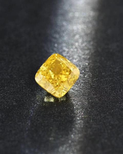 Cushion Loose Diamond HPHT Lab Grown Yellow Diamond fancy intense yellow wedding
