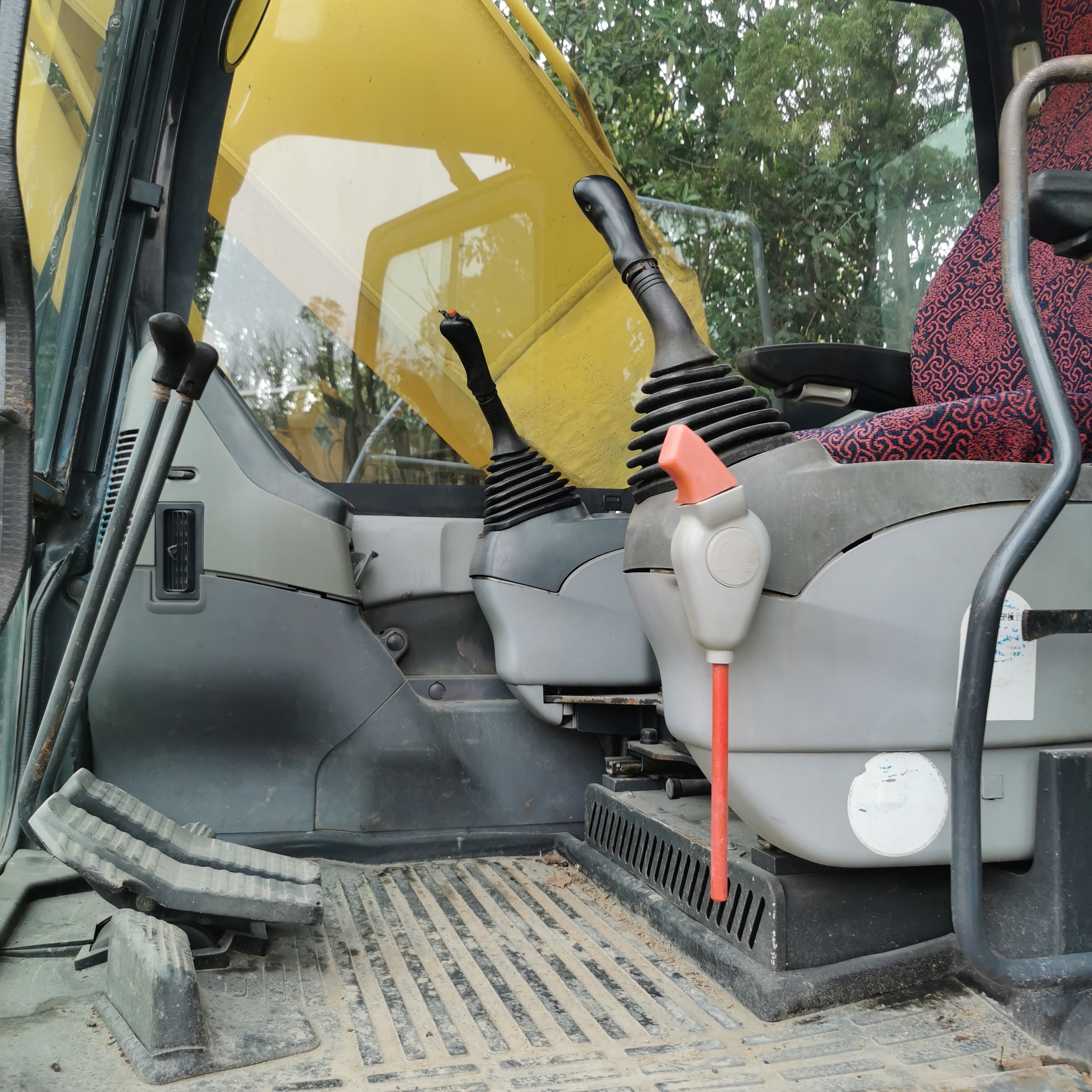 Used Komatsu PC200 Excavator with Original Hydraulic Pump 20 Ton in Shanghai