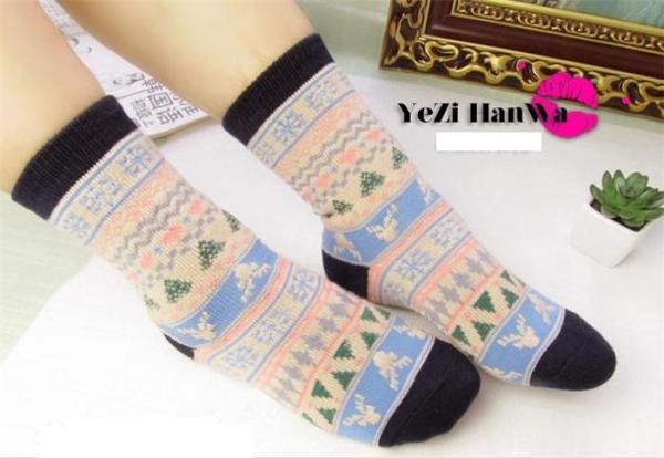 2015 Hot selling customized christmas deer patterned design cosy cotton socks