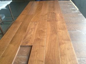 Wholesale American walnut solid hardwood floors, real solid floors, ABC grade, flat surface with semi-gloss from china suppliers