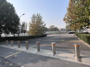 Wholesale Physical Barriers Automatic Bollards For Driveways Traffic Management from china suppliers