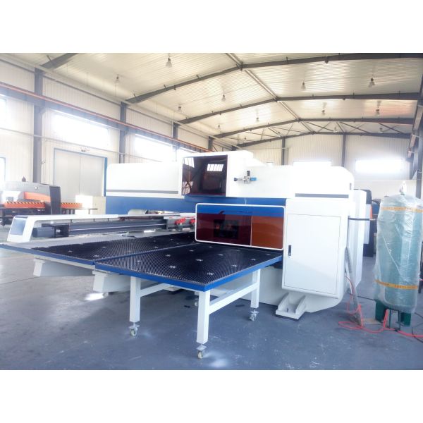 Hydraulic Cnc Turret Punch Press Machine , Sheet Metal Hole Punch Press