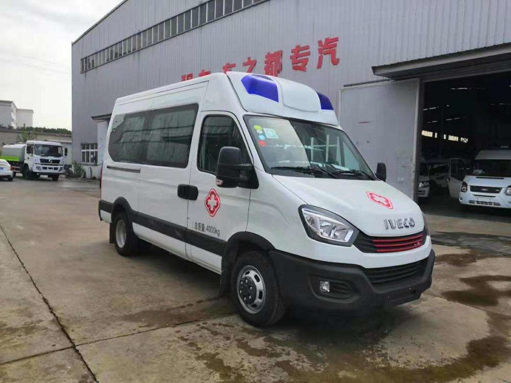 Plush Ambulance 2800mm Mobile Hospital Truck With Advanced Features And 215/75R16LT Tire Specification