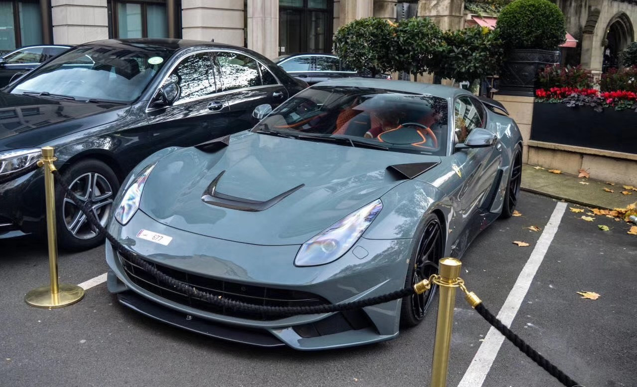 High Quality Carbon Fiber for Ferrari F12 Carbon Fiber Cover Decoration F12 Carbon Fiber Engine Compartment Tuyere Small Piece