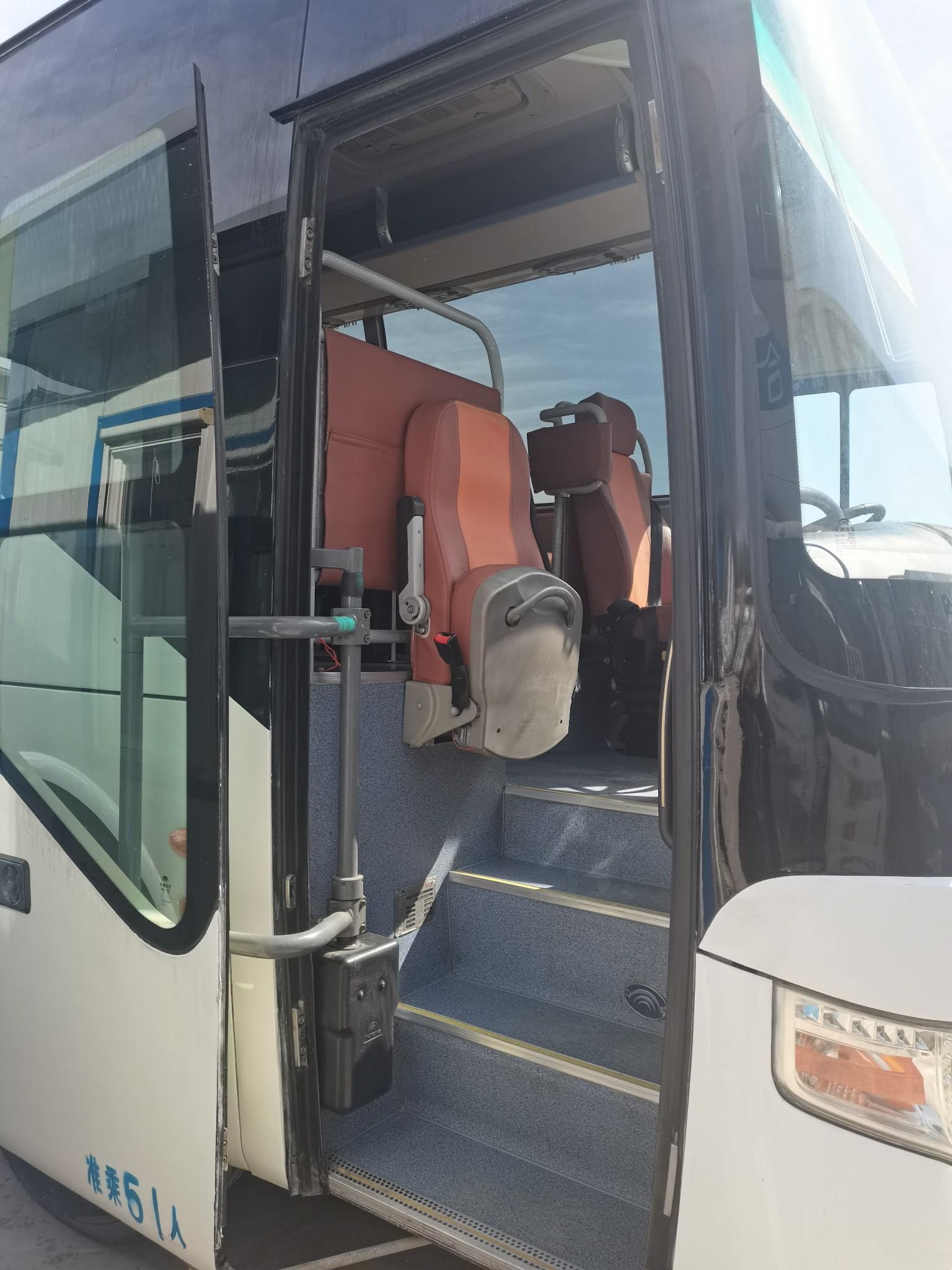 Buses And Coaches Yutong Zk6107 51seats Passenger Bus Second Hand Drive Bus Left Steering
