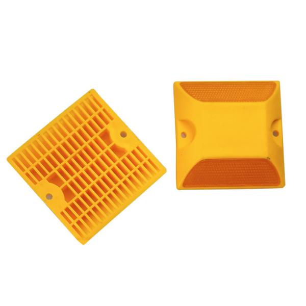 CE ISO9001 Approved 20mm High Reflective PMMA Lens Plastic Road Stud Reflectors
