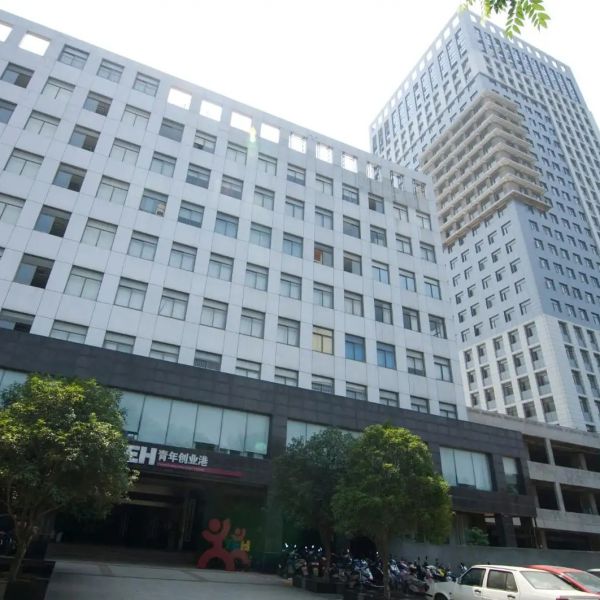 Q355B Glass Aluminium Curtain Wall Construction 0.36mm-0.6mm Customized