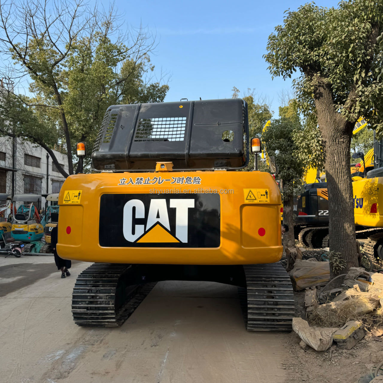 Used CAT320D2 excavator with original hydraulic pump and overall soft steel design