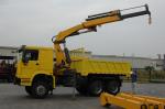 HOWO 8T 6X4 Construction Crane Truck , Hydraulic Boom Crane With 4 Booms