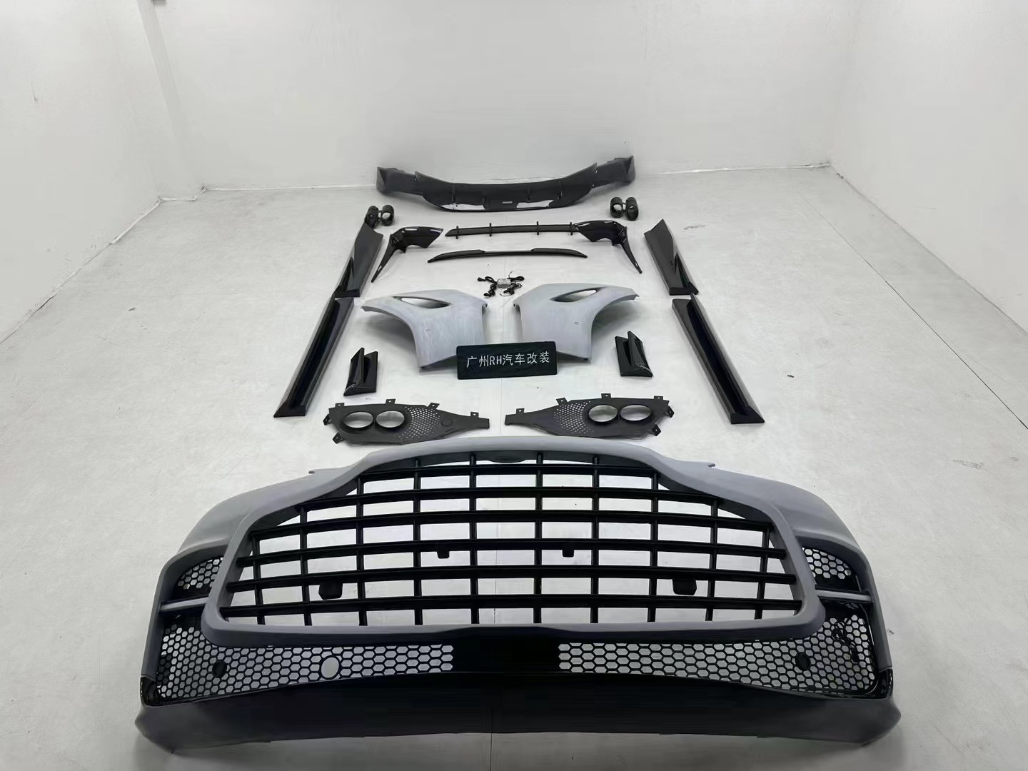 707 DBX Aston Martin Dbx Body Kit Carbon Fiber Rear Bumper With Diffuser