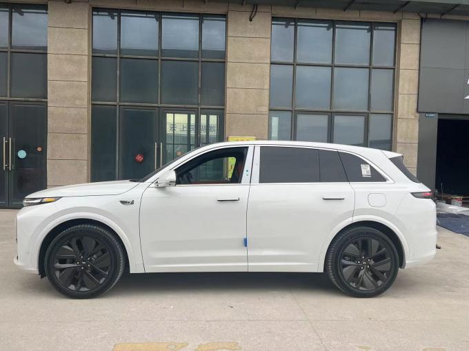 Bishkek 2023 New Hybrid Electric Vehicle Li Xiang L8 L9 Li L7 New Energy EV Cars Extended-Range 1