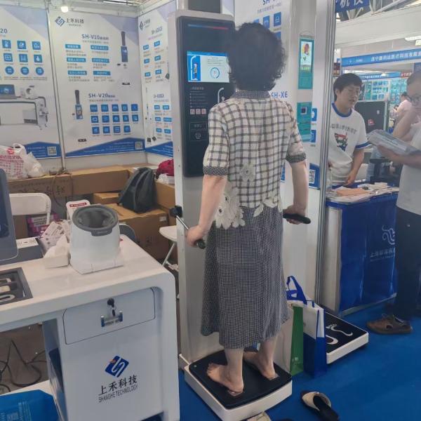 Body Composition BMI Analysis With 8 Electrode Test Skin Analyzer Machine Body Fat Analyzer Gym Center