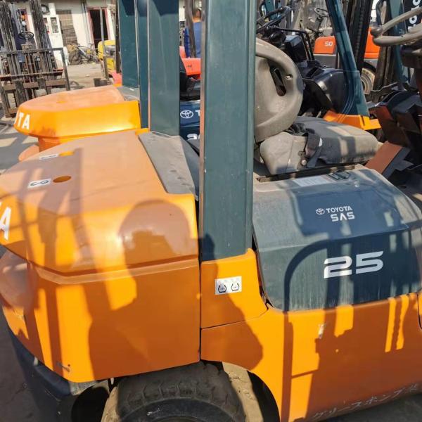 Japan Used Compact Electric Forklift TOYOTA 2.5 Ton Forklift Engine Power