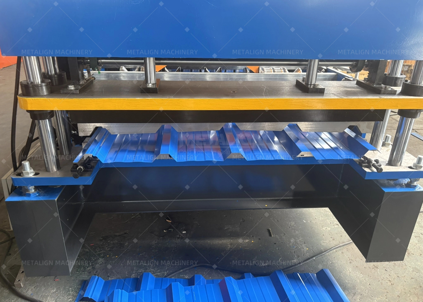 Chain Driven Roofing Roll Forming Machine with 18 Forming Stations and 5.5Kw Motor Power