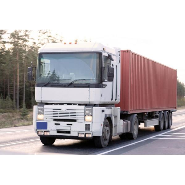 集装箱卡车图片-马路上行驶的集装箱卡车素材-高清图片-摄影照片-寻图免费打包下载